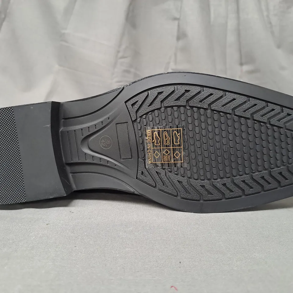 BOXED PAIR OF KOI VEGAN BROKEN BRONCO MEN'S GREEN FLAME COWBOY BOOTS IN BLACK UK SIZE 8