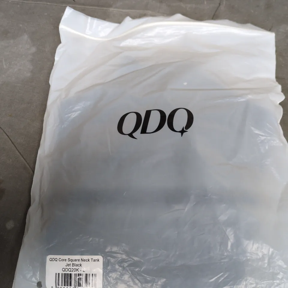 QDQ CORE SQUARE NECK TANK TOP – JET BLACK– SIZE L 