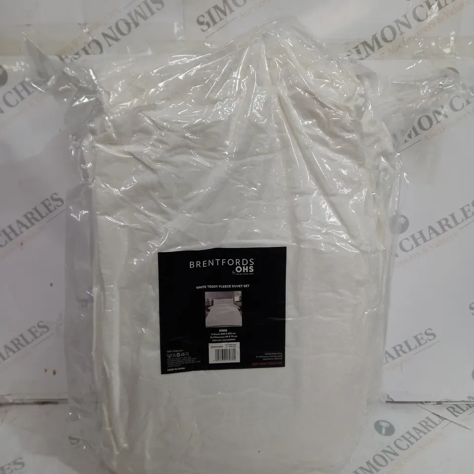 BRENTFORDS OHS WHITE TEDDY FLEECE DUVET SET - KING SIZE