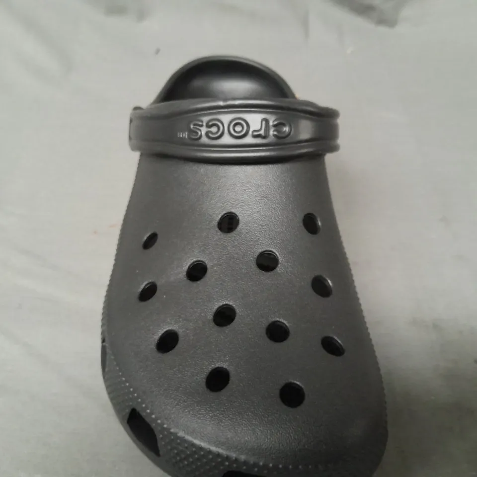 PAIR OF CROCS CLASSICS IN BLACK UK SIZE M8/W9