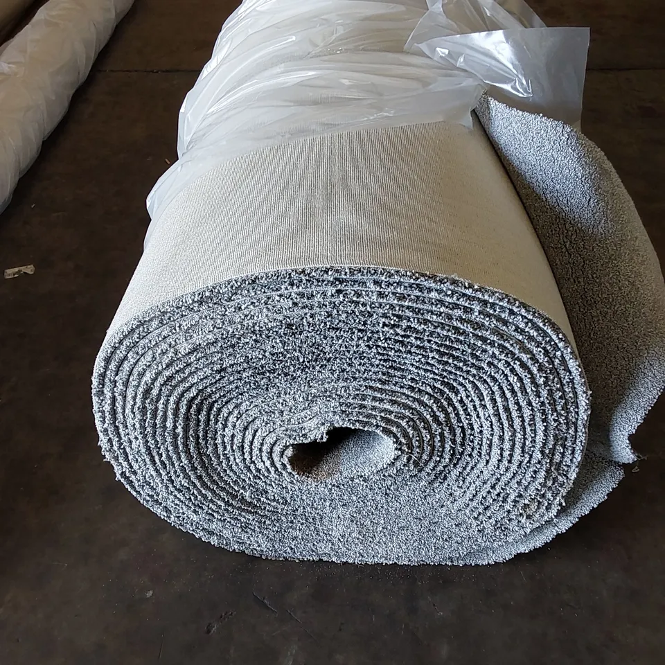 ROLL OF QUALITY ULTIMATE EXPRESSIONS EARL GREY CARPET // SIZE: APPROXIMATELY 25 X 5M