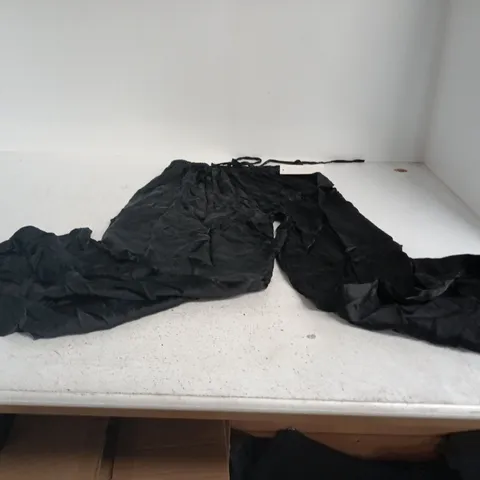 ITALY MODA BLACK ELASTIC-WAIST JOGGER TROUSERS
