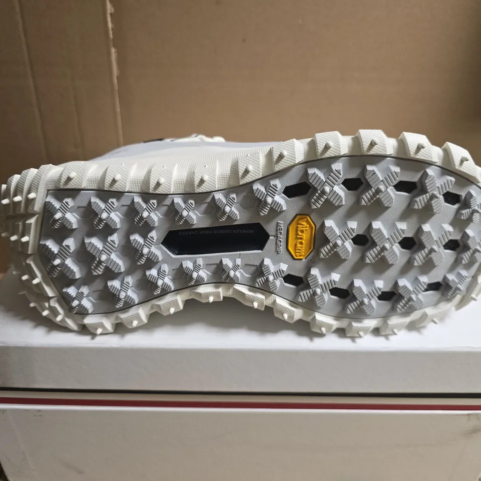 BOXED PAIR OF MONCLER TRAILGRIP GTX LOW WHITE LEATHER/OTHER MEN'S TRAINERS