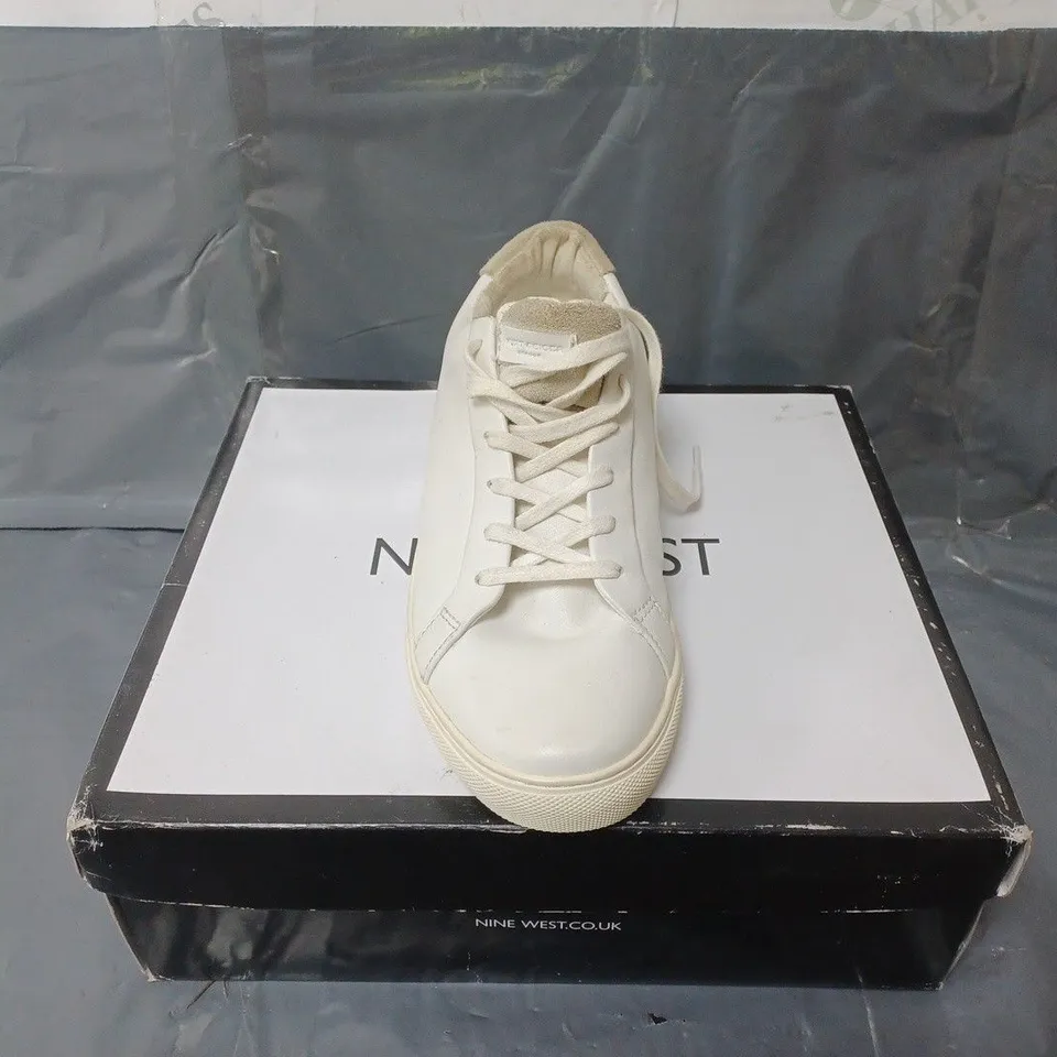 BOXED PAIR OF KURT GEIGER WHITE LEATHER TRAINERS - SIZE 38