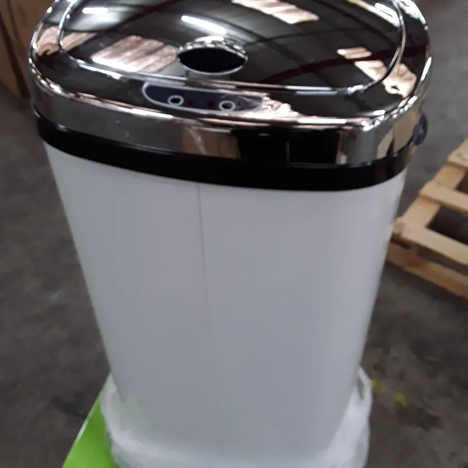 42L WHITE RECTANGULAR SENSOR BIN