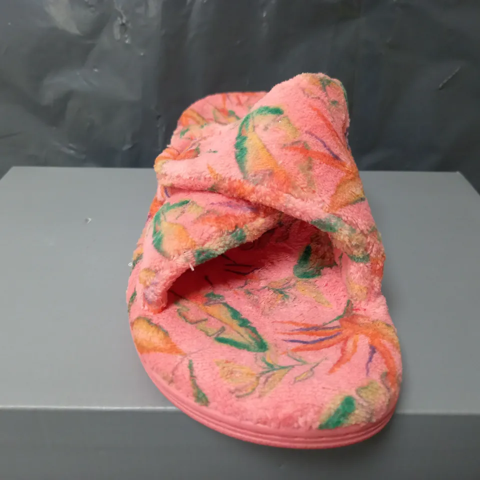 VIONIC INDULGE RELAX SLIPPERS IN PINK FLORAL - UK 7