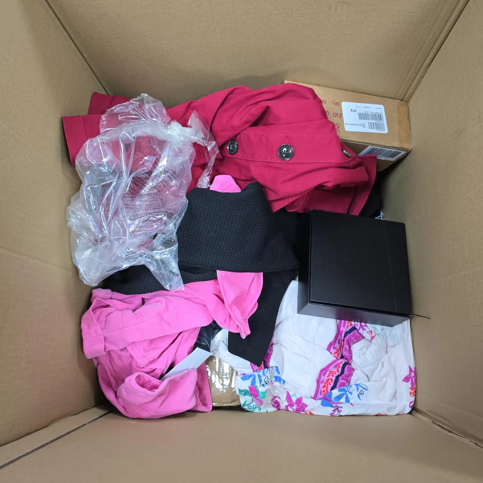 BOX OF APPROXIMATELY 20 ASSORTED ITEMS TO INCLUDE CLOTHING, FOOTWEAR ETC