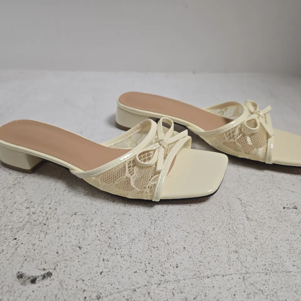 BOXED PAIR OF UNBRANDED OPEN TOE SANDALS IN BANANA CREAM SIZE EU 38