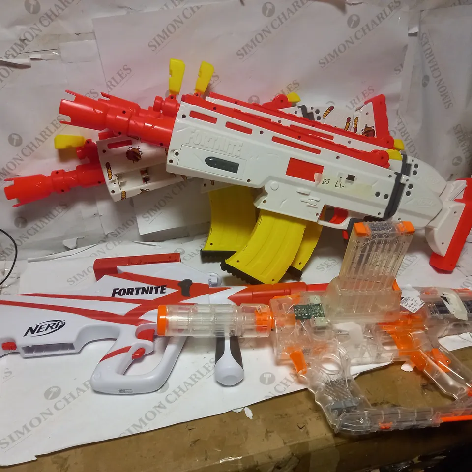 LOT OF 5 ASSORTED TOY GUNS TO INCLUDE NERF FORTNITE AR-DURRR, NERF FORTNITE BA-R AND NERF EVADER