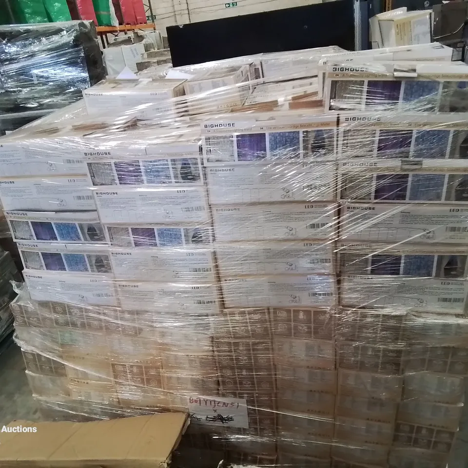 PALLET CONTAINING VAST QUANTITY OF BIGHOUSE LED CURTAIN LIGHTS 3MX3M 