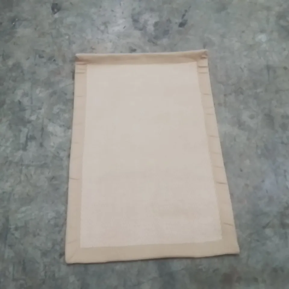 QUALITY DESIGNER AREA RUG - APPROXIMATELY 100X60CM