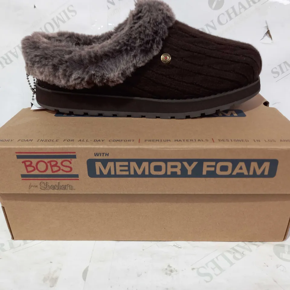 BOXED PAIR OF BOBS FROM SKECHERS MEMORY FOAM FAUX FUR LINED SLIPPERS IN BROWN UK SIZE 4.5