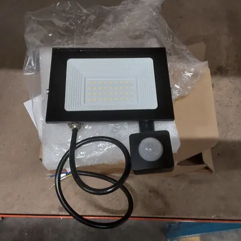 BOXED LED FLOOD LIGHT 