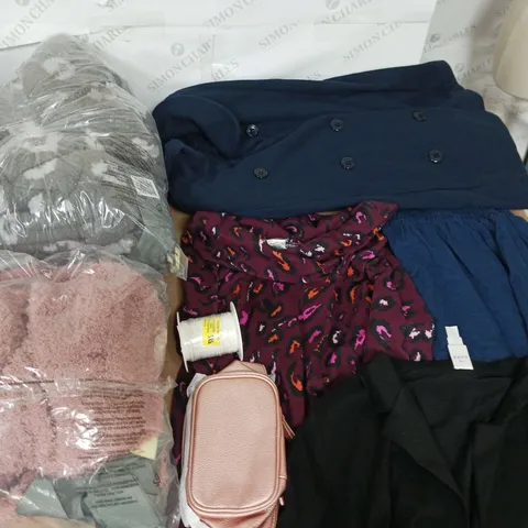 LOT OF 15 ASSORTED CLOTHING ITEMS TO INCLUDE KIM & CO SWING COAT, CRYSTAL KOBE KNITTED SWEATSHIRT AND WYNNE LADIES PU JACKET - VARIOUS SIZES