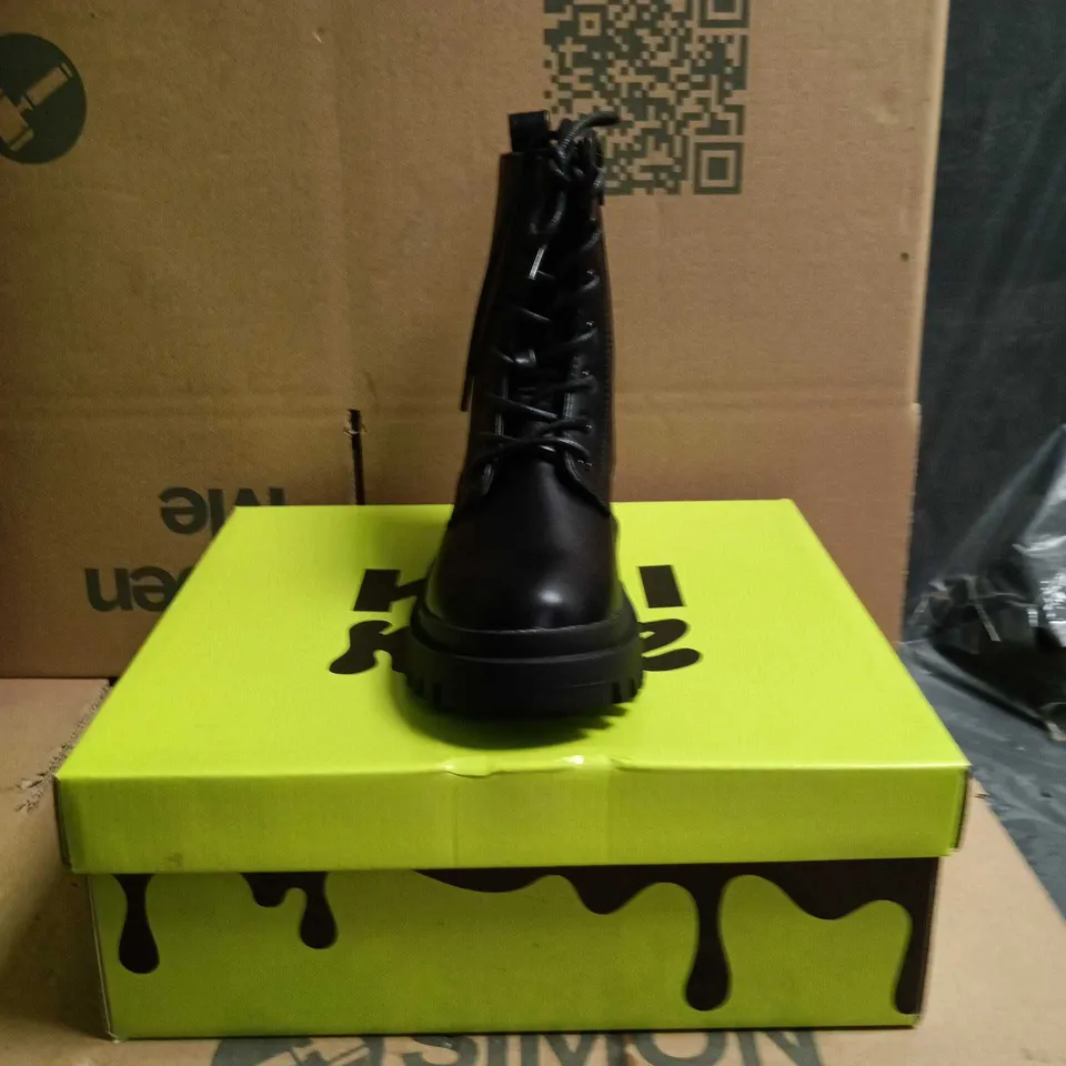 KOI KIDZ MAGIC DREAMERS LACE UP BOOTS BLACK SIZE 1