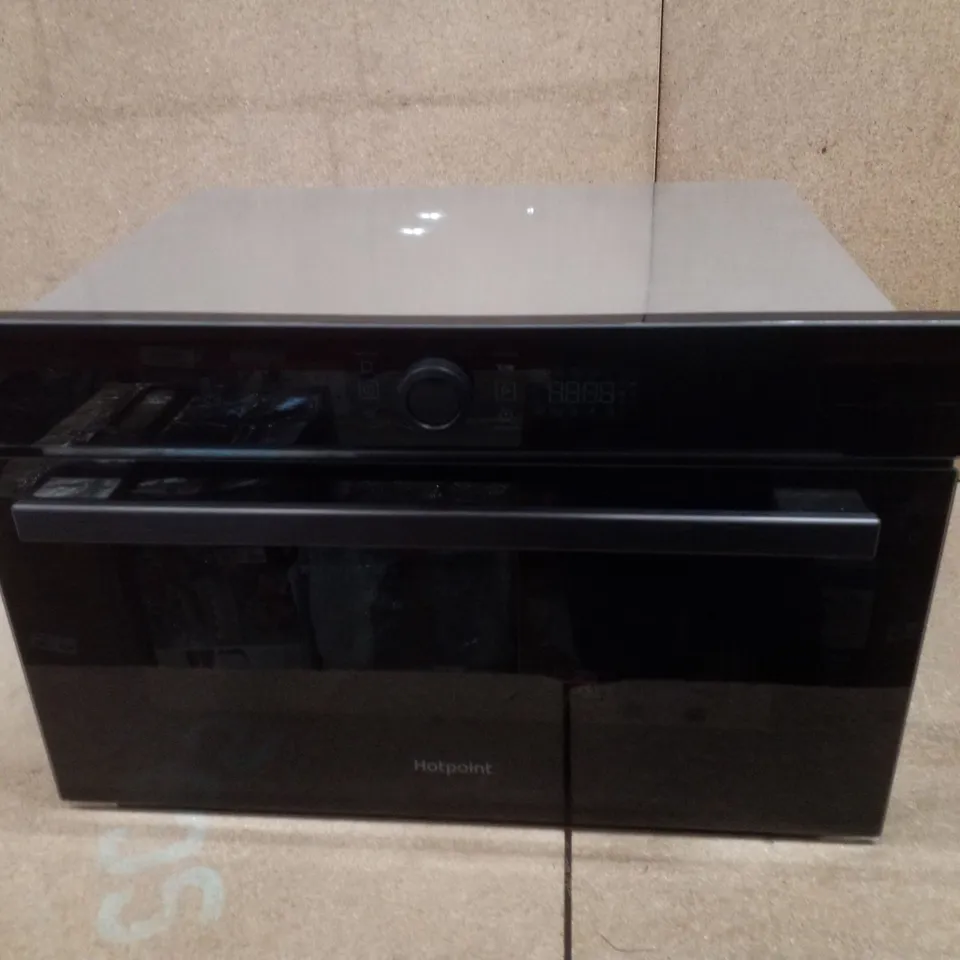 HOTPOINT CLASS 4 BUILT IN MICROWAVE WITH GRILL AND DYNAMIC CRISP