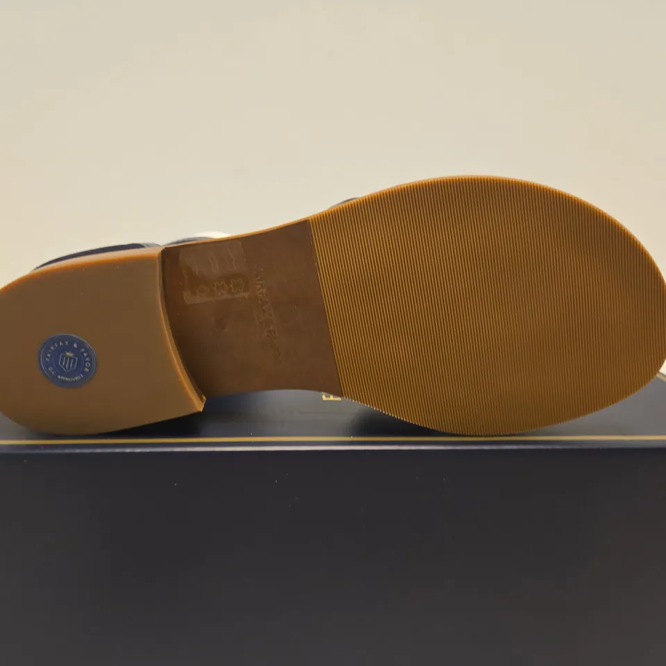 BOXED PAIR OF FAIRFAX AND FAVOR WOMENS VALENCIA SANDAL - UK SIZE 6