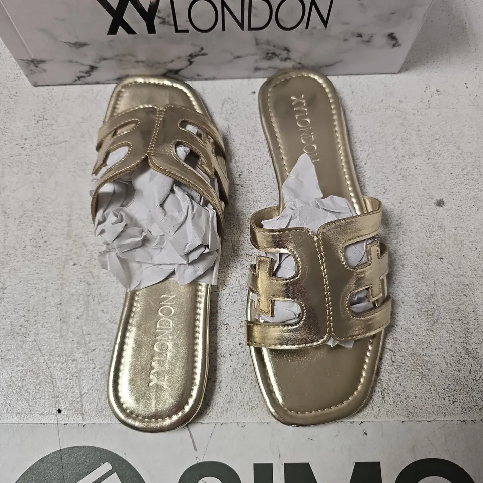 BOXED XY LONDON GOLD METALLIC - UK 5