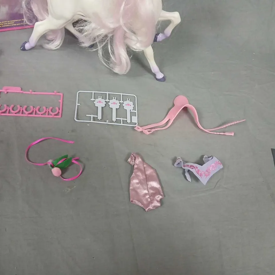 BARBIE DIVA HORSE PLAYSET – WHITE MARE WITH PINK ACCESSORIES (BOXED)