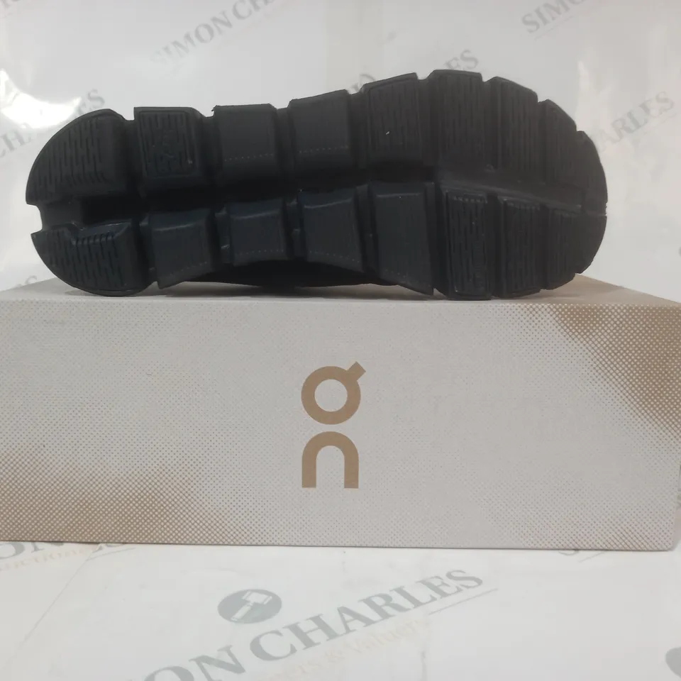 BOXED PAIR OF ON CLOUD 5 SHOES IN BLACK UK SIZE 7.5