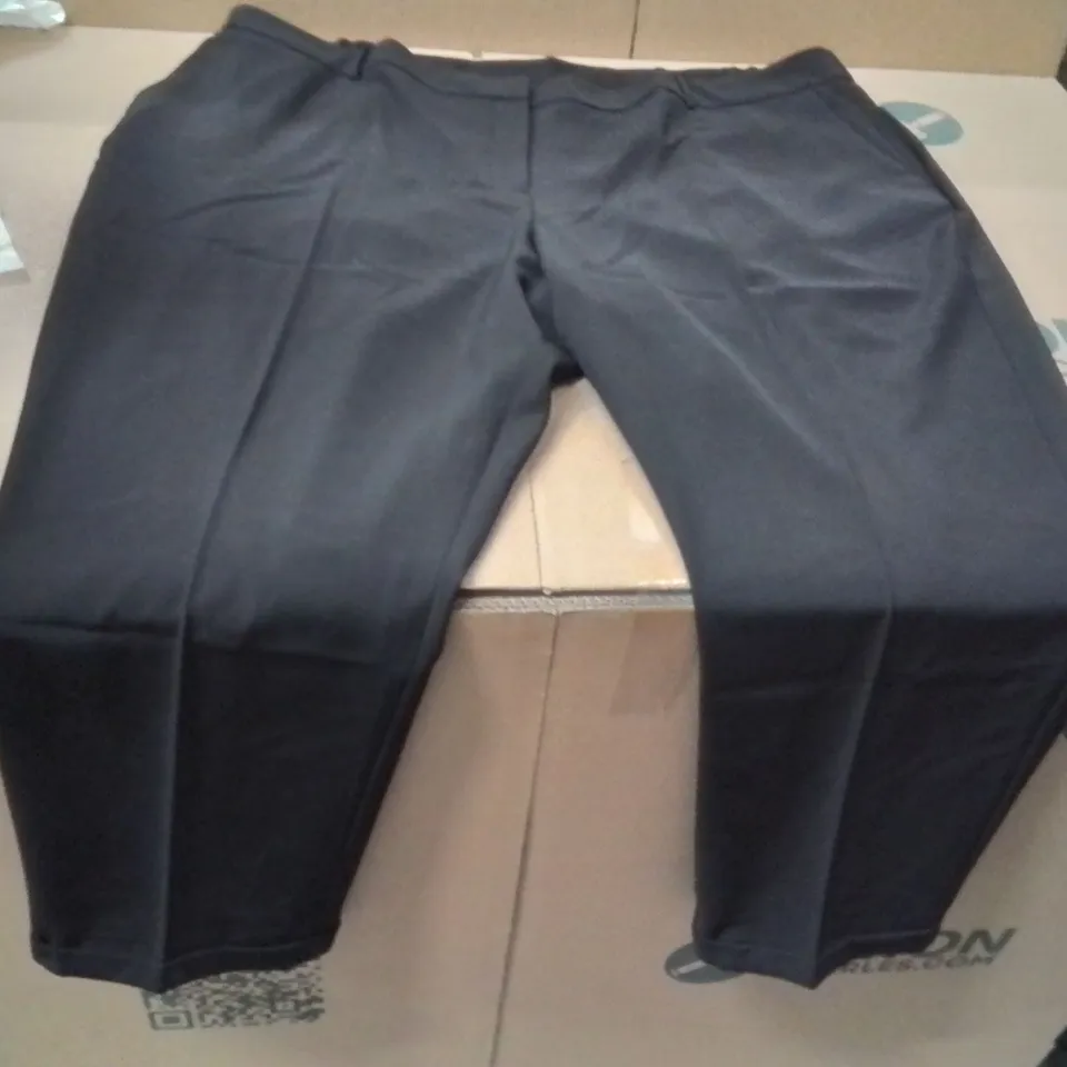 BOXED BRAND NEW APPROXIMATELY 12 CAPSULE TAPERED TROUSERS BLACK SIZE 30L