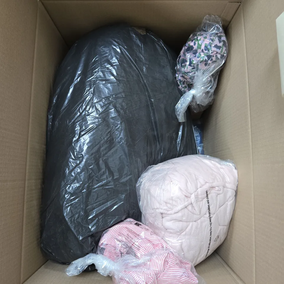 LARGE QUANTITY OF ASSORTED ITEMS TO INCLUDE AN ASSORTMENT OF CLOTHES, GROOVZ EARPHONES, ETC - COLLECTION ONLY