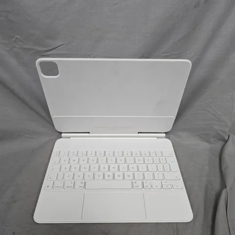 APPLE IPAD MAGIC KEYBOARD – WHITE