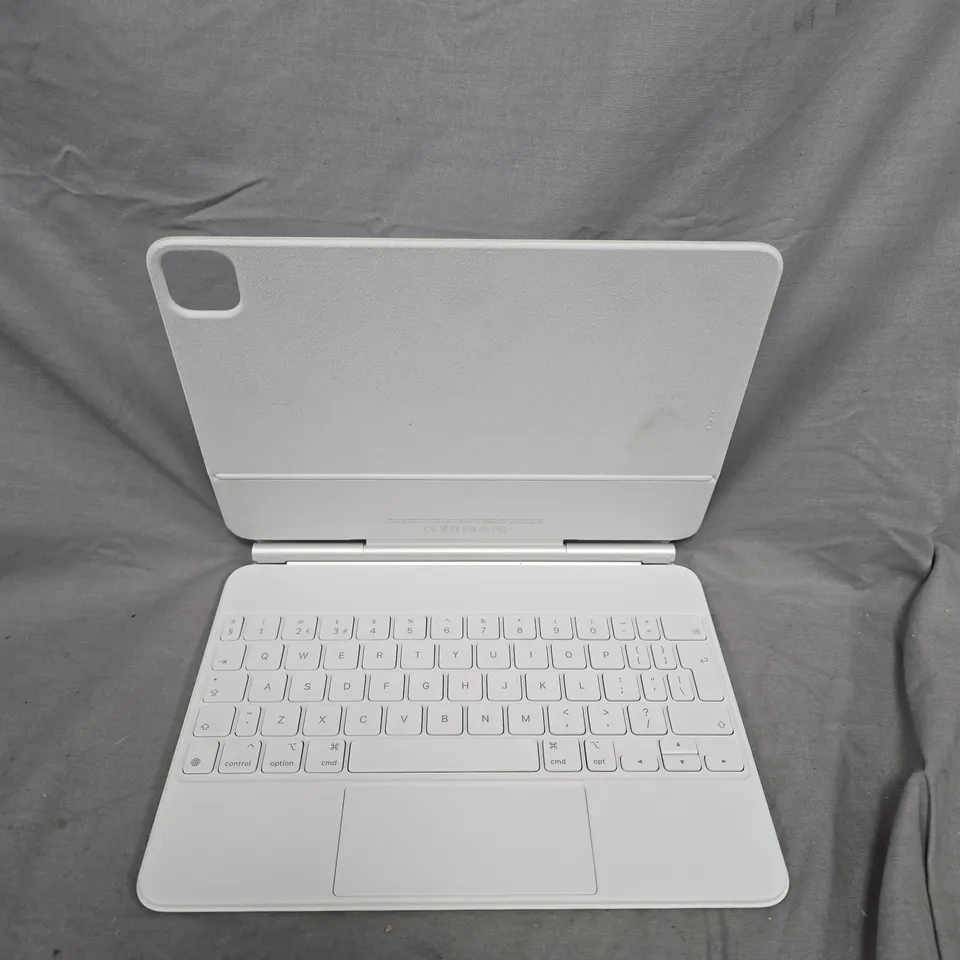 APPLE IPAD MAGIC KEYBOARD – WHITE