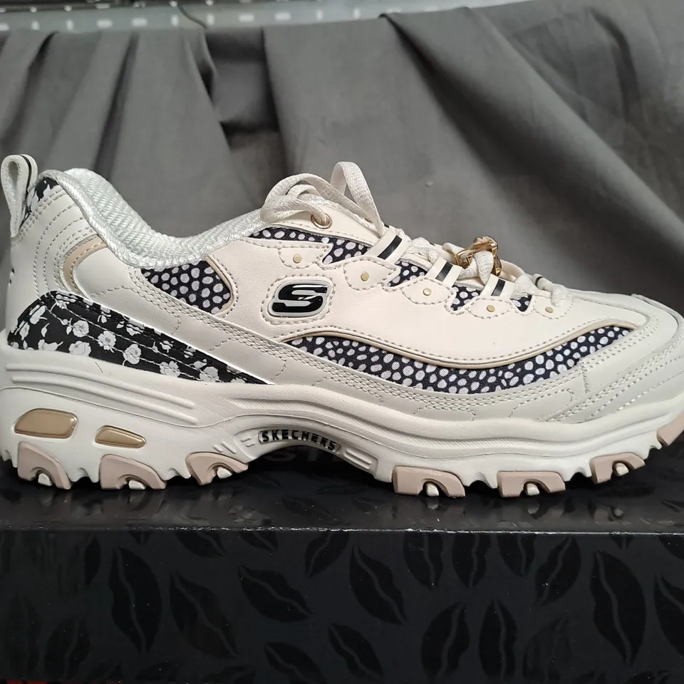 BOXED PAIR OF SKECHERS TRAINERS IN TAUPE SIZE 7