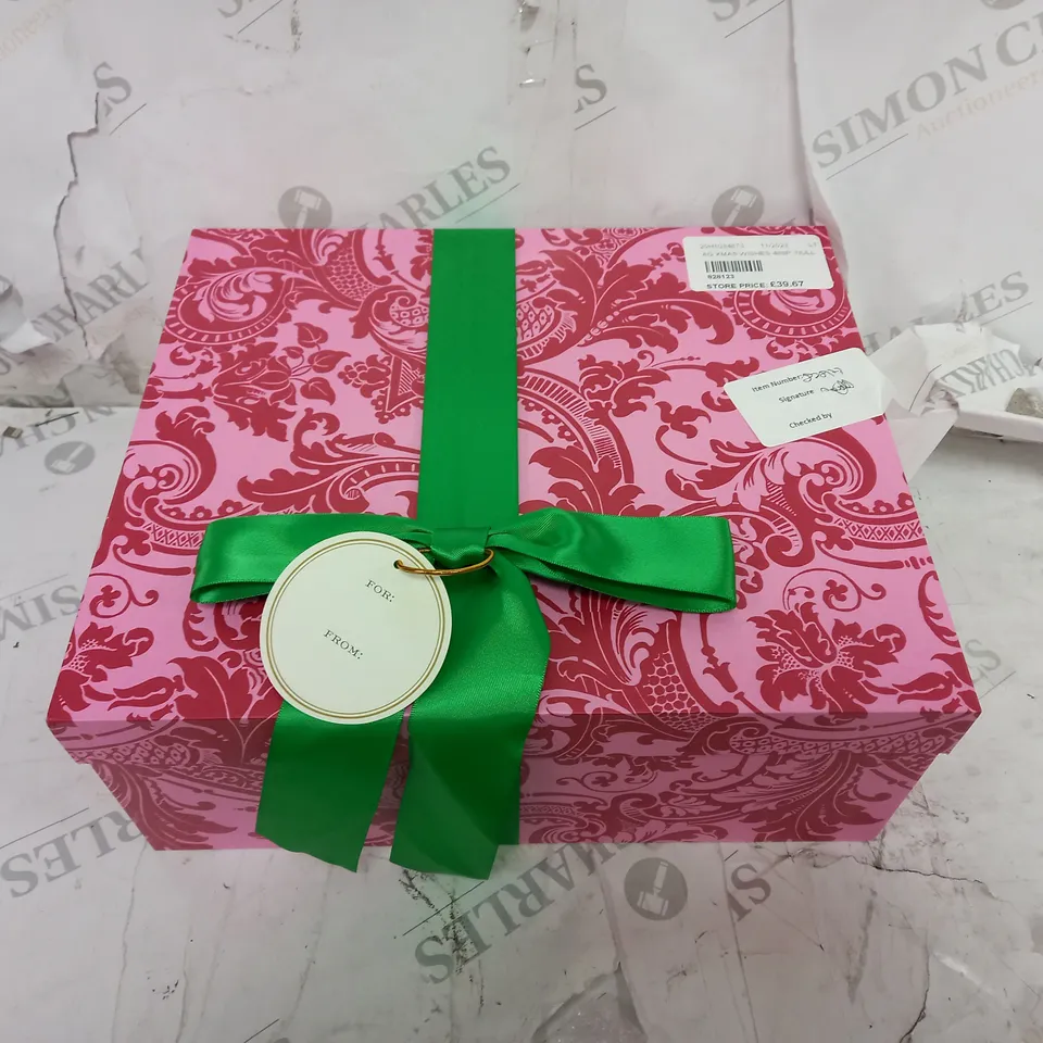 BOX OF CHRISTMAS CARDS AND DECORATIONS 