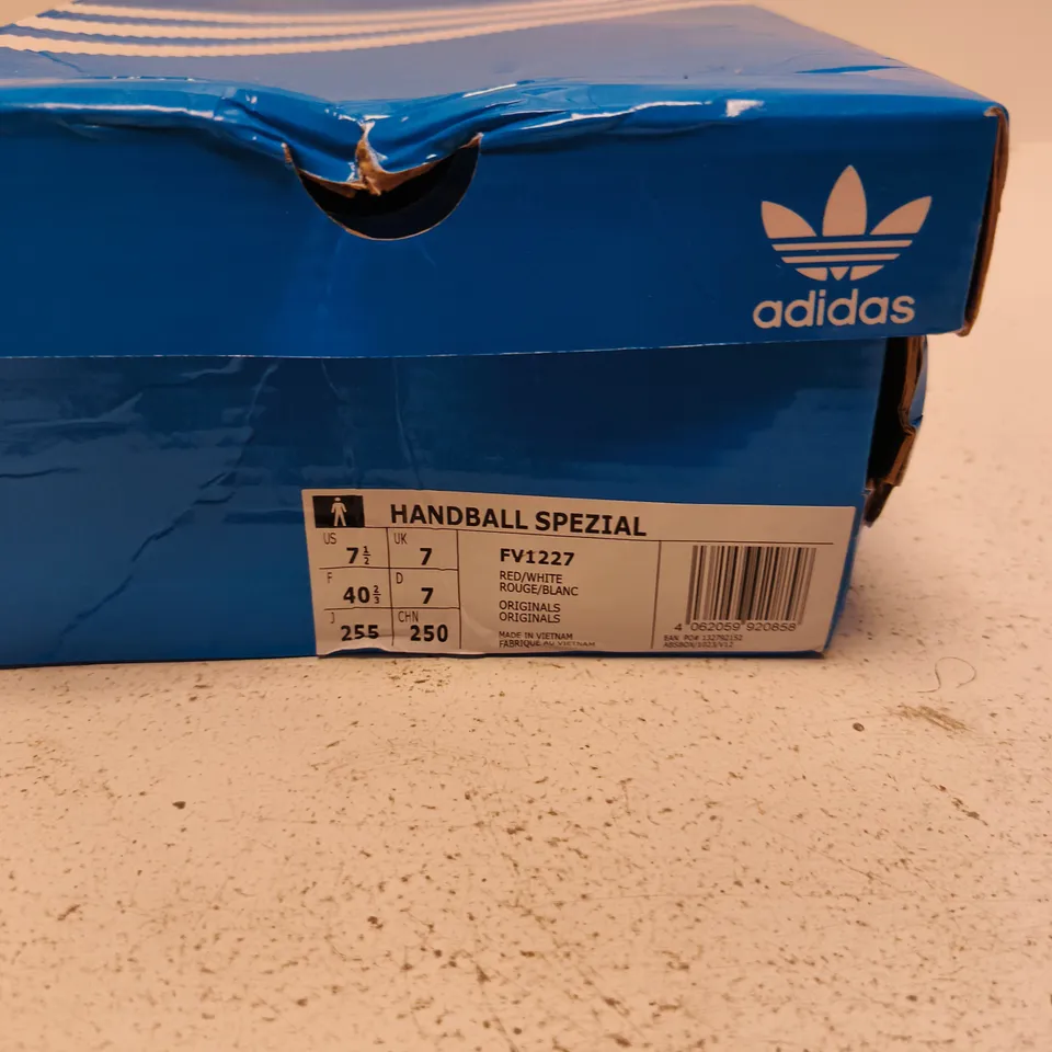 ADIDAS HANDBALL SPEZIAL TRAINERS – RED/WHITE, UK 7 (US 7.5)
