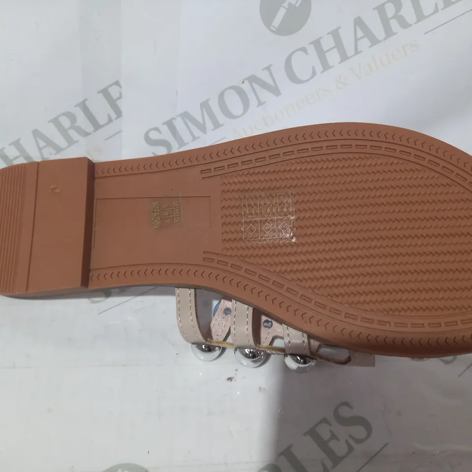 BOXED PAIR OF NO DOUBT OPEN TOE SANDALS IN NUDE COLOUR UK SIZE 5