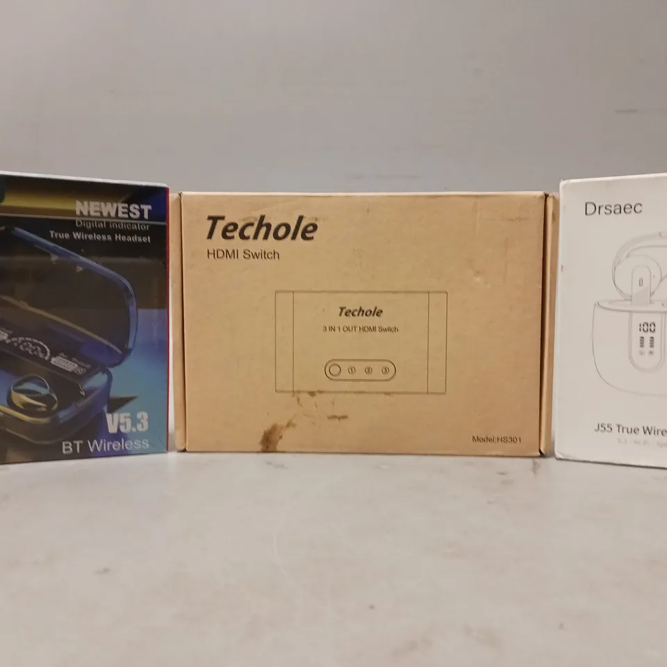 BOX OF APPROXIMATELY 10 ASSORTED HOUSEHOLD ITEMS TO INCLUDE DRSAEC J55 TRUE WIRELESS EARBUDS, M10 TRUE WIRELESS HEADSET, TECHOLE HDMI SWITCH, ETC