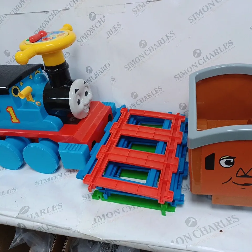THOMAS & FRIENDS BATTERY OPERATED RIDE ON TRAIN AND TRACK SET