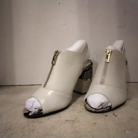 BOXED LOELLA OFF WHITE , SIZE 7 , 3 PAIRS