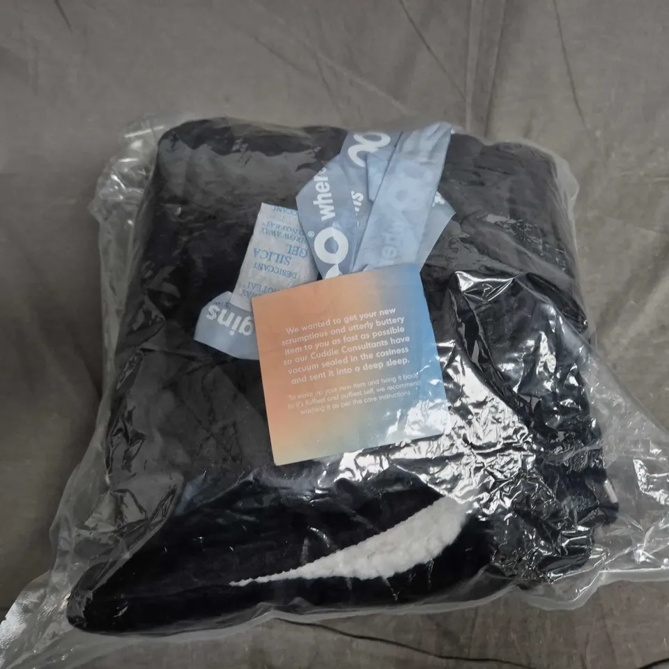 SEALED OODIE OVERSIZED HOODED BLANKET - BLACK