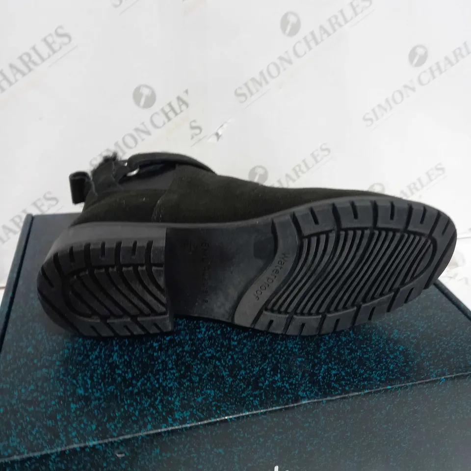 BOXED BLACK EMU AUSTRALIA LOW BOOTS - UK SIZE 5