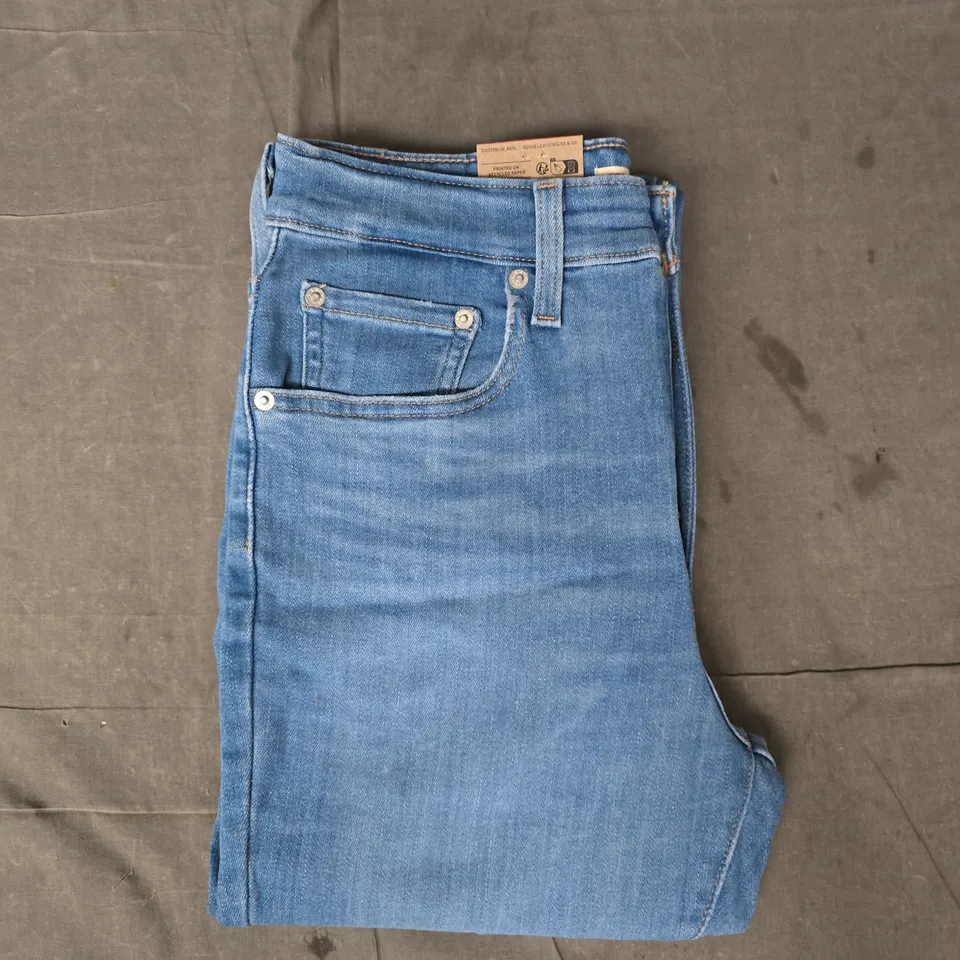 LEVI'S 725 HIGH-RISE BOOTCUT JEANS IN BLUE SIZE 30/30