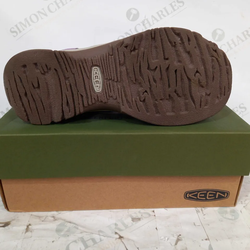 BOXED PAIR OF KEEN WHISPER SANDALS IN LAVENDER COLOUR UK SIZE 5.5