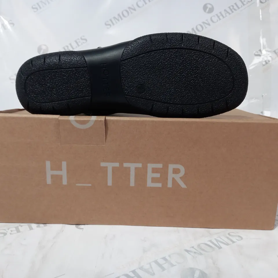 BOXED PAIR OF HOTTER MURMUR SHOES IN BLACK UK SIZE 6