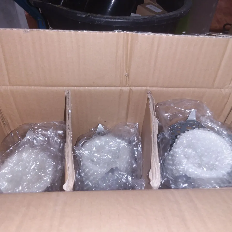 BOXED SET OF 3 SILVER LEAF CANDEL HOLDERS 