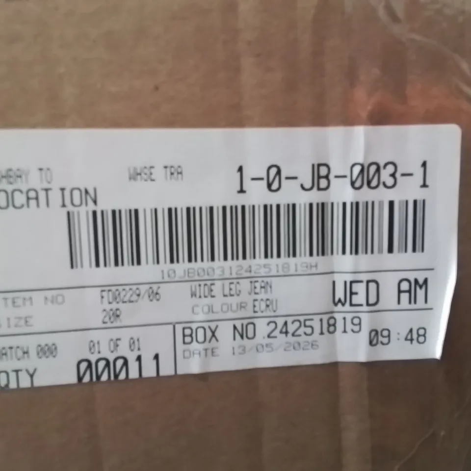 BOXED BRAND NEW APPROXIMATELY 11 SIMPLY BE WIDE LEG DENIM JEANS WHITE SIZE 20R