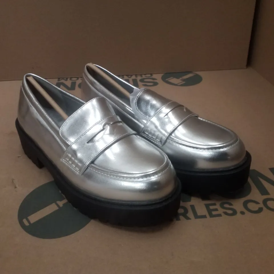 BOX CONTAINING APPROXIMATELY 5 PAIRS OF BRAND NEW SIMPLY BE SILVER DALLAS WIDE PENNY LOAFERS - SIZE 5