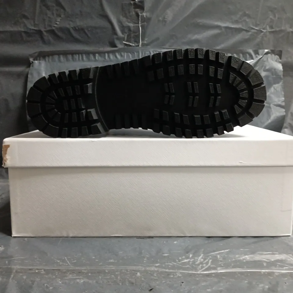 BOXED PAIR OF GUESS ANKLE BOOTS IN BLACK SIZE EU 39