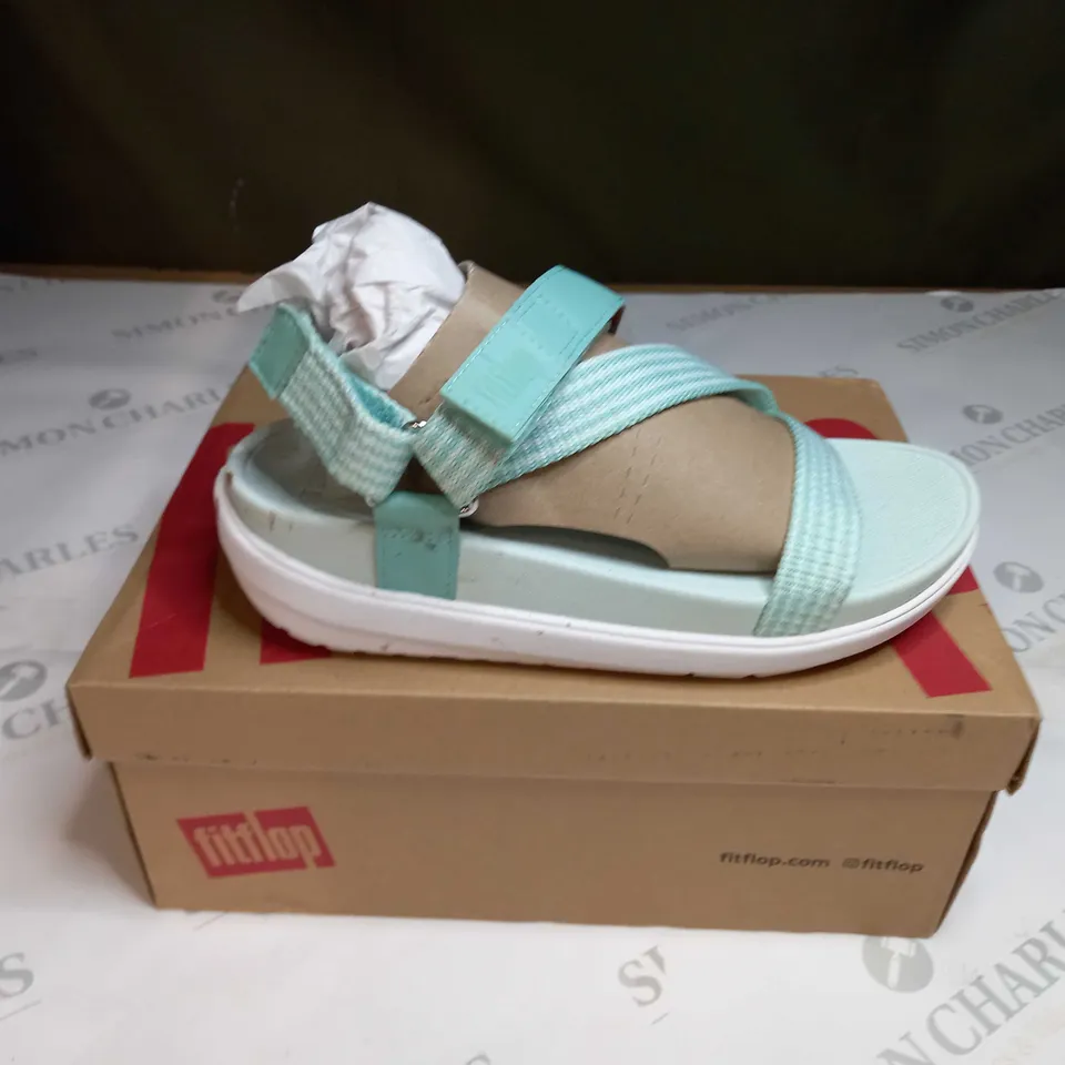 BOXED LOOSH WEBBING Z-STRAP SANDALS SIZE 6