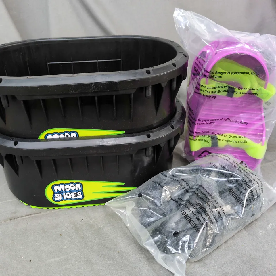 MOON SHOES MINI TRAMPOLINES FOR YOUR FEET – BOXED TOY (AGES 7+)