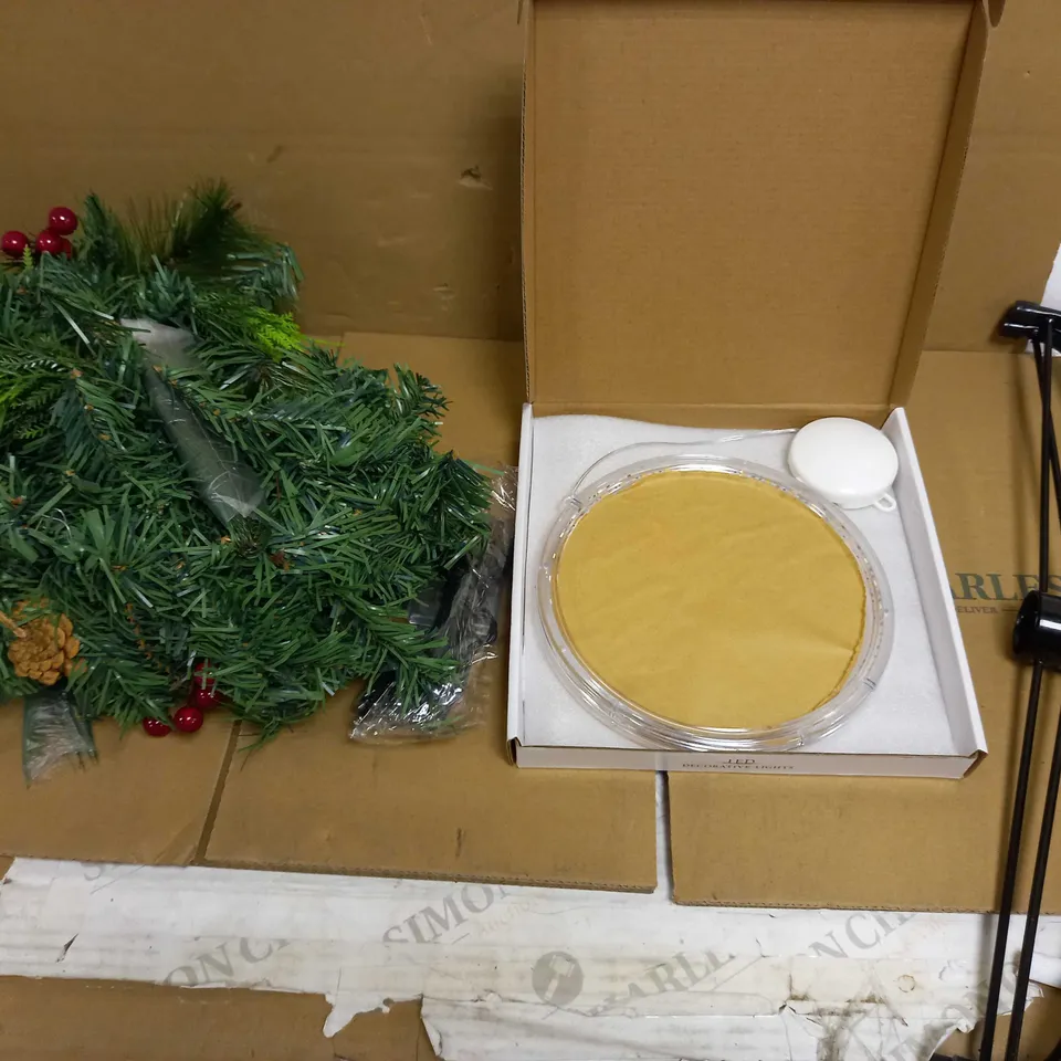BOX OF APPROX 10 ASSORTED ITEMS TO INCLUDE CHRISTMAS DECORATION, CHRISTMAS TREE BASE, DECORATIVE LED LIGHT STRIP