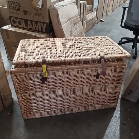WICKER STORAGE TRUNK, LARGE WITH BROWN LEATHER STRAPS 
