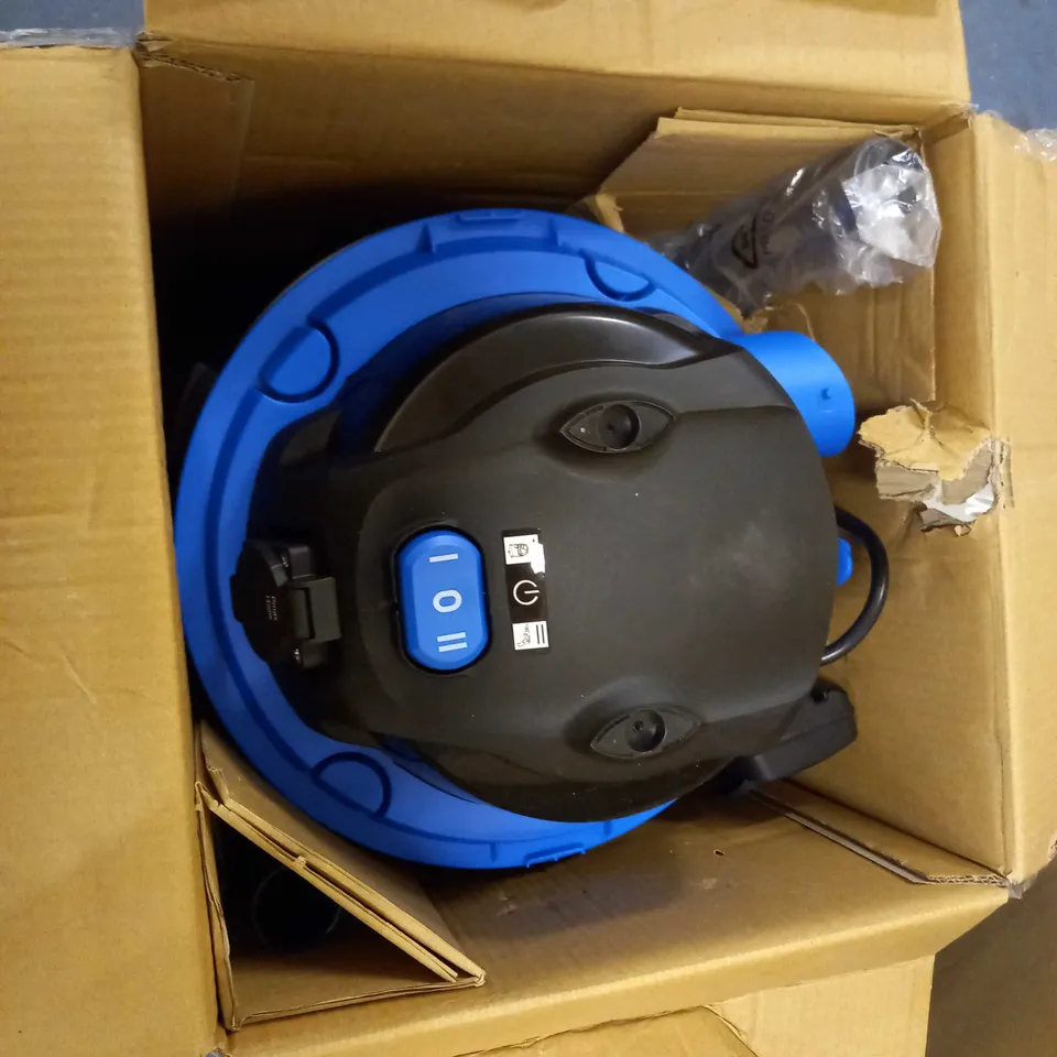 VACMASTER WET AND DRY VACUUM CLEANER 