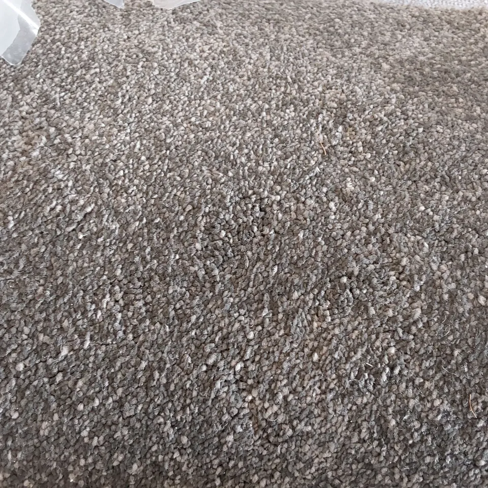 ROLL OF QUALITY ULTIMATE IMPRESSIONS NOBLE CARPET APPROXIMATELY 5M × 4M